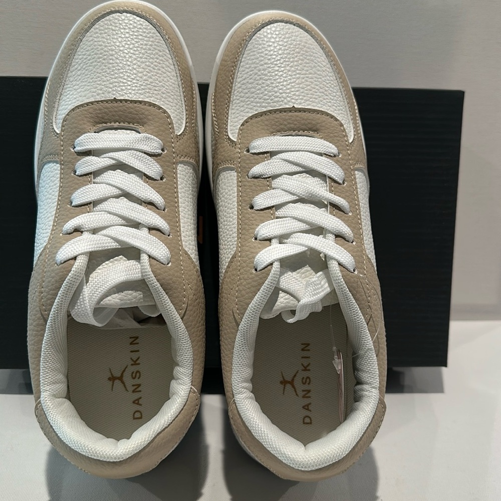 NWT Danskin Ultra Light Comfort Memory Foam Taupe & White Sneakers. Size 8.5